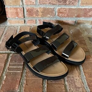 NWOT CL by Laundry Thick Strap Black Sandals